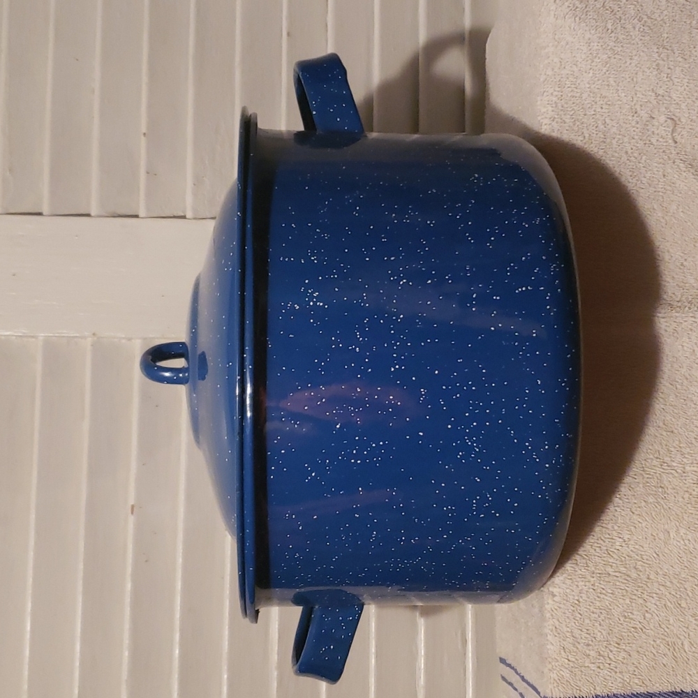 EnamelWare Speckled Pot